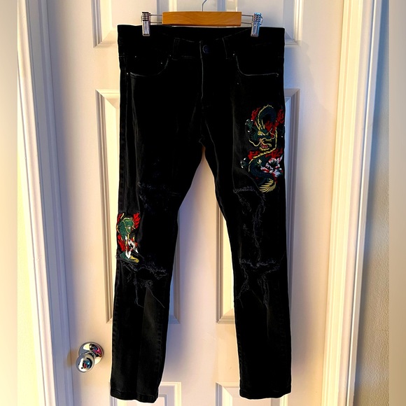 Y&R Distressed Embroidered Dragon & FishJeans